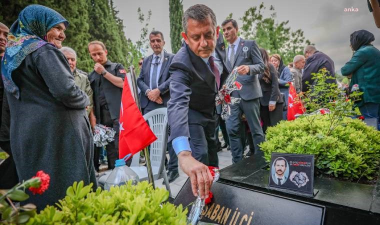 Özgür Özel, Soma Maden Şehitliği’ni ziyaret etti