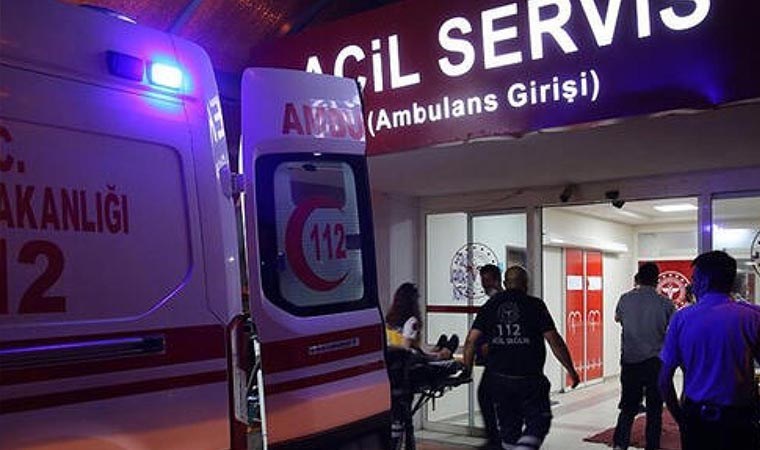 Araç yayaya ve elektrik direğine çarptı: 1 ölü, 1 yaralı