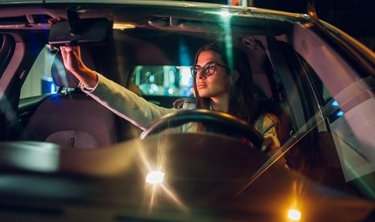 Otomobillerin ön panelindeki çıkıntı ne işe yarıyor?