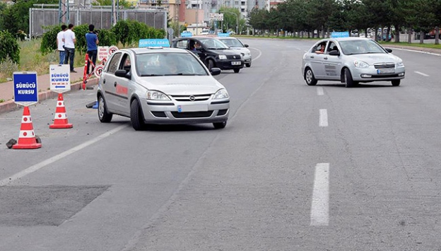 KOSFED, Trafik Güvenliği İçin Yetkili Sürücü Kurslarının Önemini Vurguladı