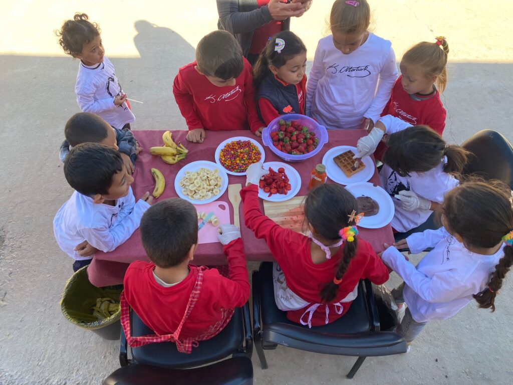 Wafflecı Akın, Cumhuriyet Coşkusunu Çocuklarla Paylaştı