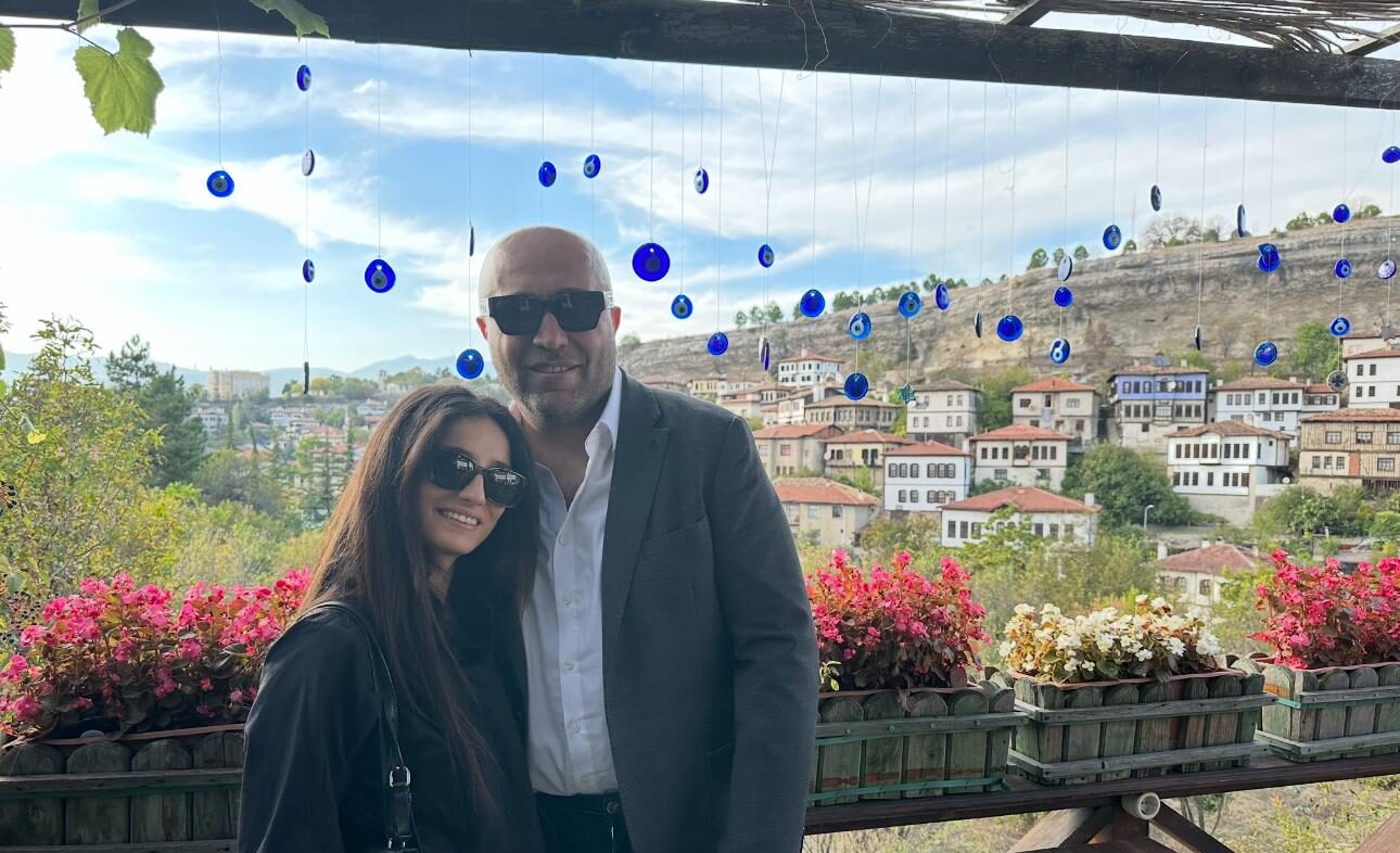 İş Adamı Erol Sökmez, Başarılarını Ailesiyle Kutluyor!