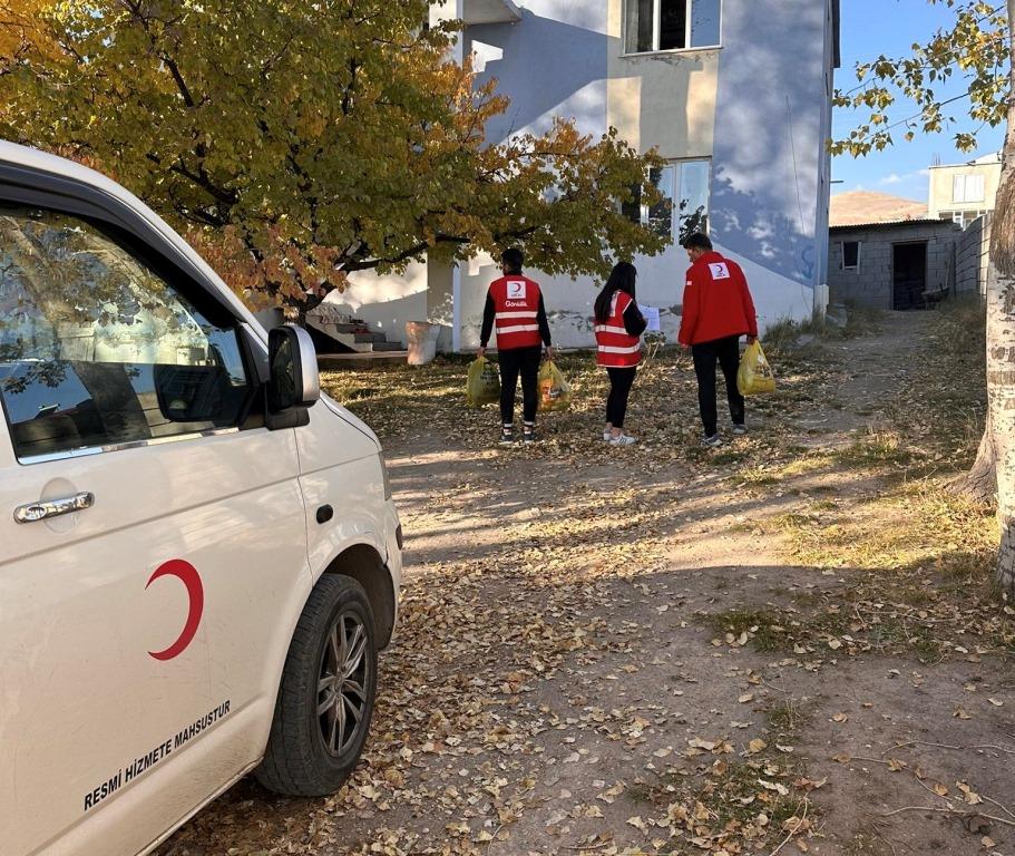 İş İnsanı Çağlar Toğal, Adilcevazlı Ailelere Kış Yardımı Sağladı  