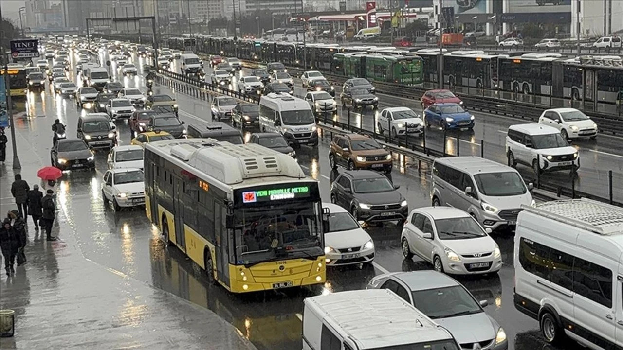 İstanbul’da Trafik Yoğunluğu Yüzde 76’ya Çıktı
