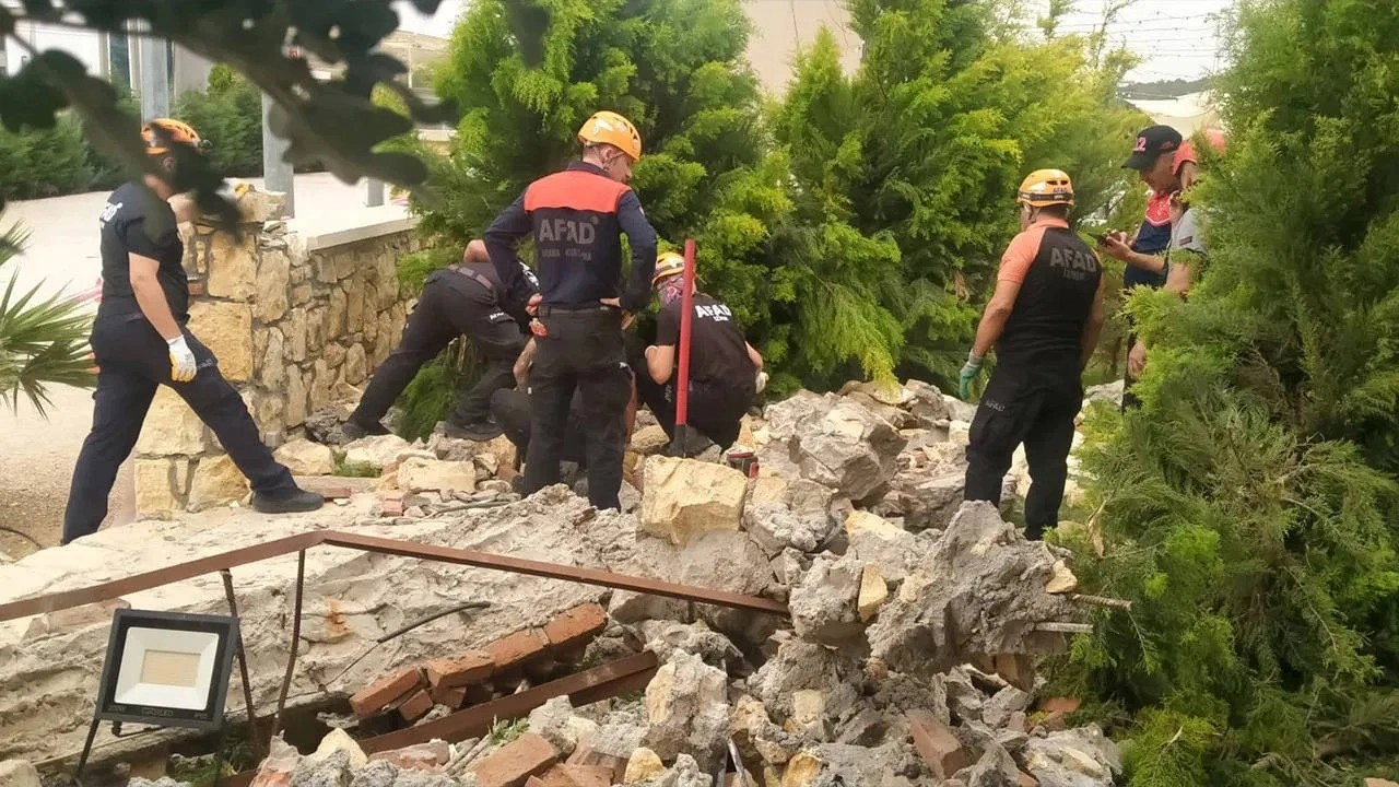 Düğün Salonunda Facia: Doktor Hayatını Kaybetti, Eşi Yaralandı