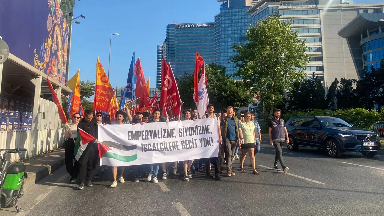 Siyasi Partiler İsrail Konsolosluğu’na Yürüdü