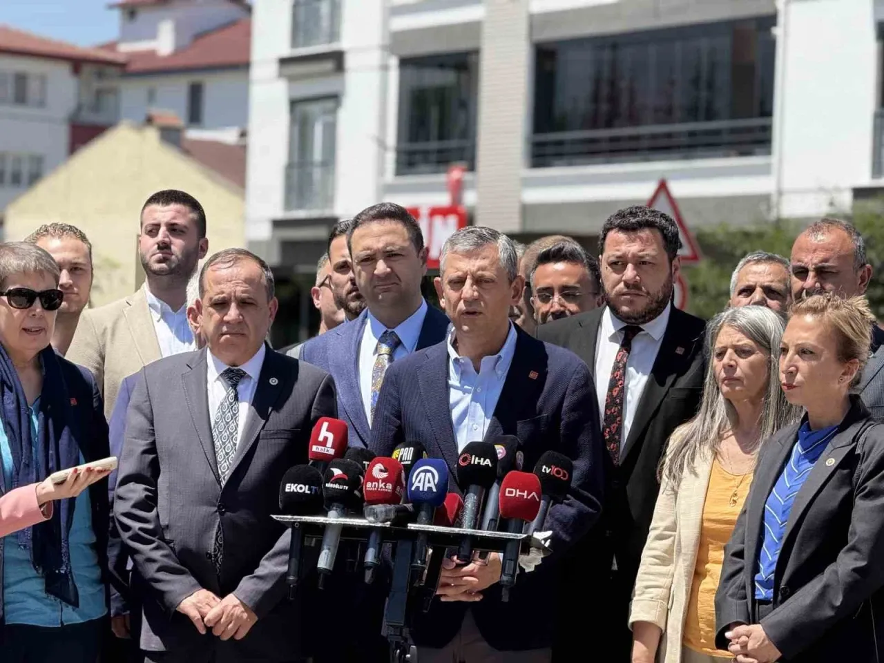 Özgür Özel’den Soruşturma ve Şehitler Açıklaması