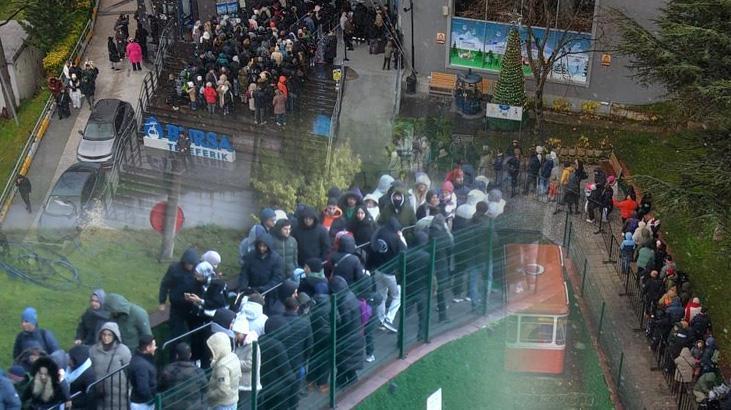 ULUDAĞ’DA YILBAŞI HAREKETLİLİĞİ: TELEFERİKTE KUYRUK OLUŞTU