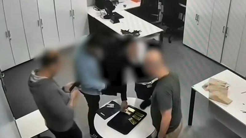 KIRMIZI BÜLTENLE ARANAN ALTIN KAÇAKÇILIĞI ÖRGÜT LİDERİ İSTANBUL’DA YAKALANDI