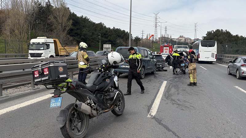 HASDAL–OKMEYDANI YOLUNDA ZİNCİRLEME KAZA: 6 ARAÇ BİRBİRİNE GİRDİ