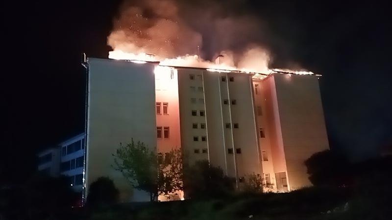 Nazilli’de Lise Pansiyonunda Gece Yangını: 46 Öğrenci Tahliye Edildi
