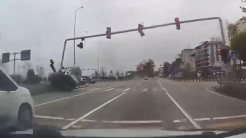 Karadeniz Sahil Yolu’nda Kamyonet Kazası: 4 Kişi Yaralandı