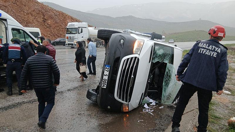 Doğanşehir’de Yolcu Minibüsü Devrildi: 12 Yaralı!