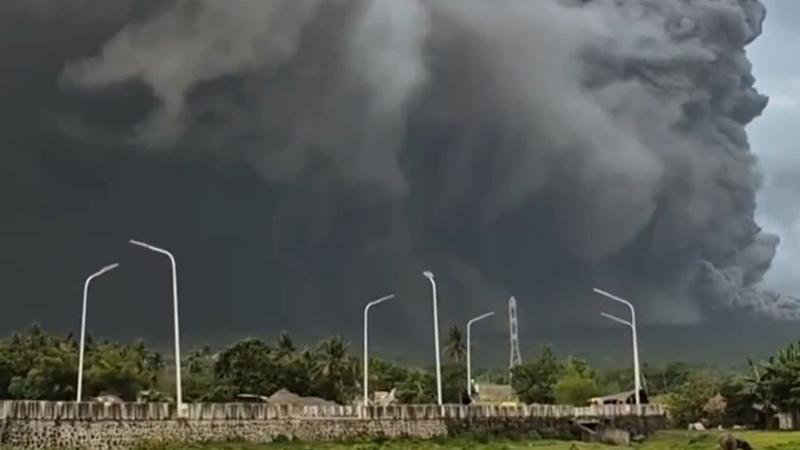 Mayon Yanardağı Uyandı: Filipinler’de 6 Kilometrelik “Kırmızı Hat” İlan Edildi!
