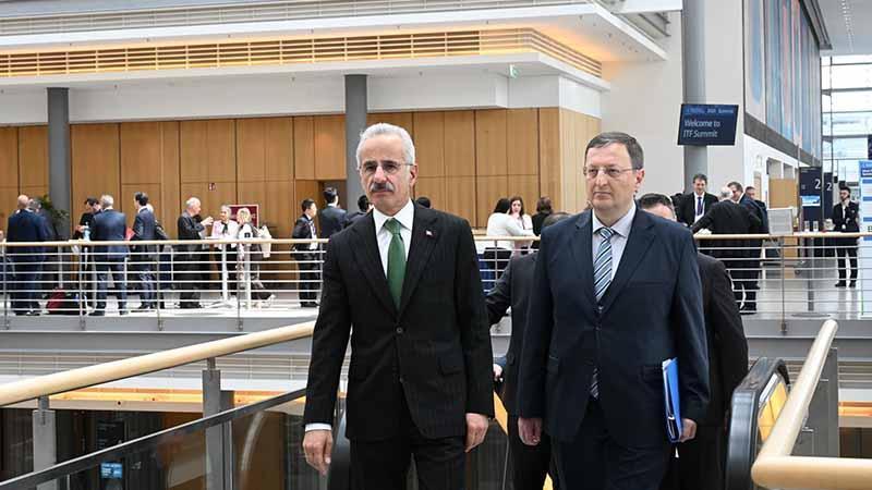 Bakan Uraloğlu’ndan Almanya’da Ulaştırma Zirvesi Mesajı