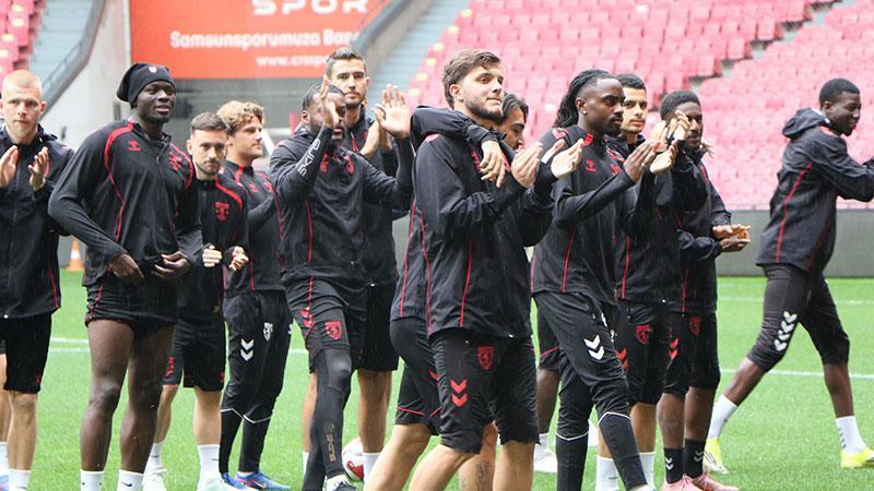 SAMSUNSPOR’DA DUYGUSAL VEDA: 4 FUTBOLCU VE ANTRENÖR BOA MORTE AYRILIYOR