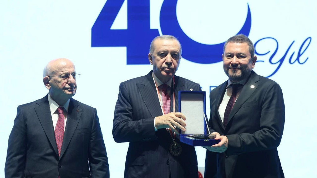 Nazım Torbaoğlu’na Birlik Vakfı 40. Yılında Cumhurbaşkanı Erdoğan’dan Anlamlı Ödül