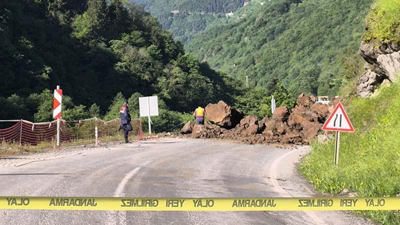 Trabzon’da Yol Heyelan Nedeniyle Kapandı: Ekipler Seferber Oldu