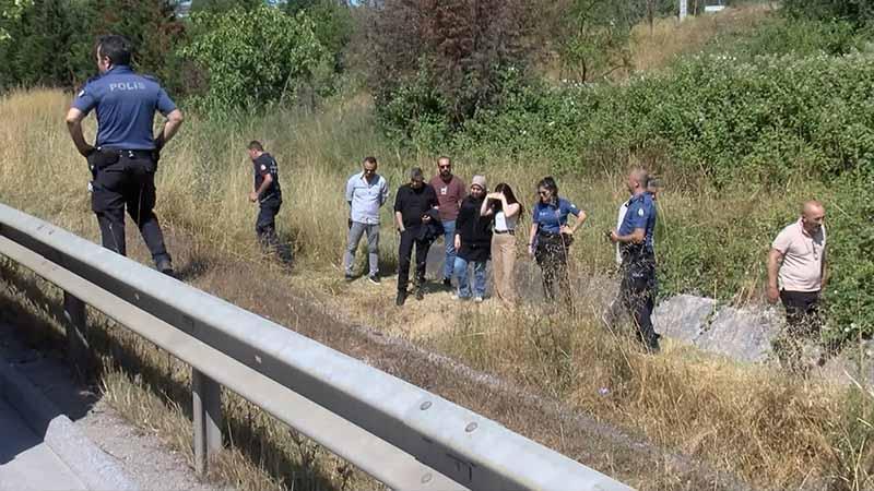 TEM Bağlantı Yolu Kenarında Korkutan Manzara! Vatandaşlar Hareketsiz Halde Buldu