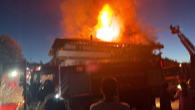 Sakarya’da İki Katlı Evde Yangın: Ev Kullanılamaz Hale Geldi