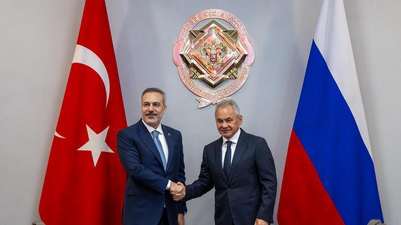 Hakan Fidan Moskova’da Şoygu ve Rosneft CEO’su Seçin ile Görüştü