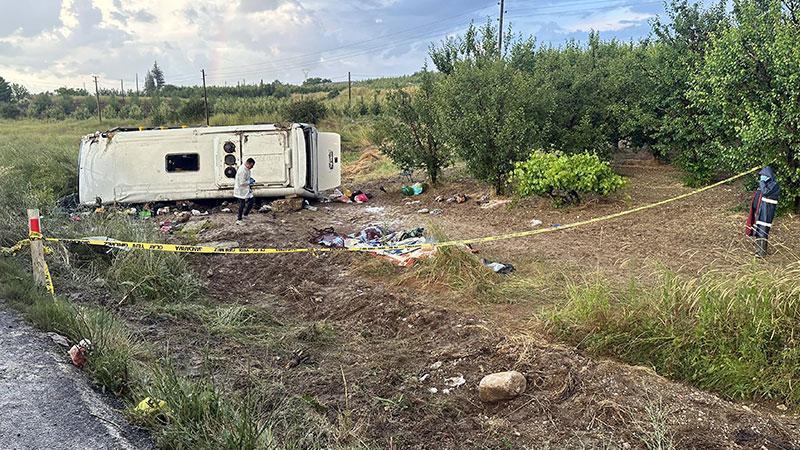 Gezi Dönüşü Facia! Isparta’da Midibüs Devrildi, Çok Sayıda Ölü ve Yaralı Var