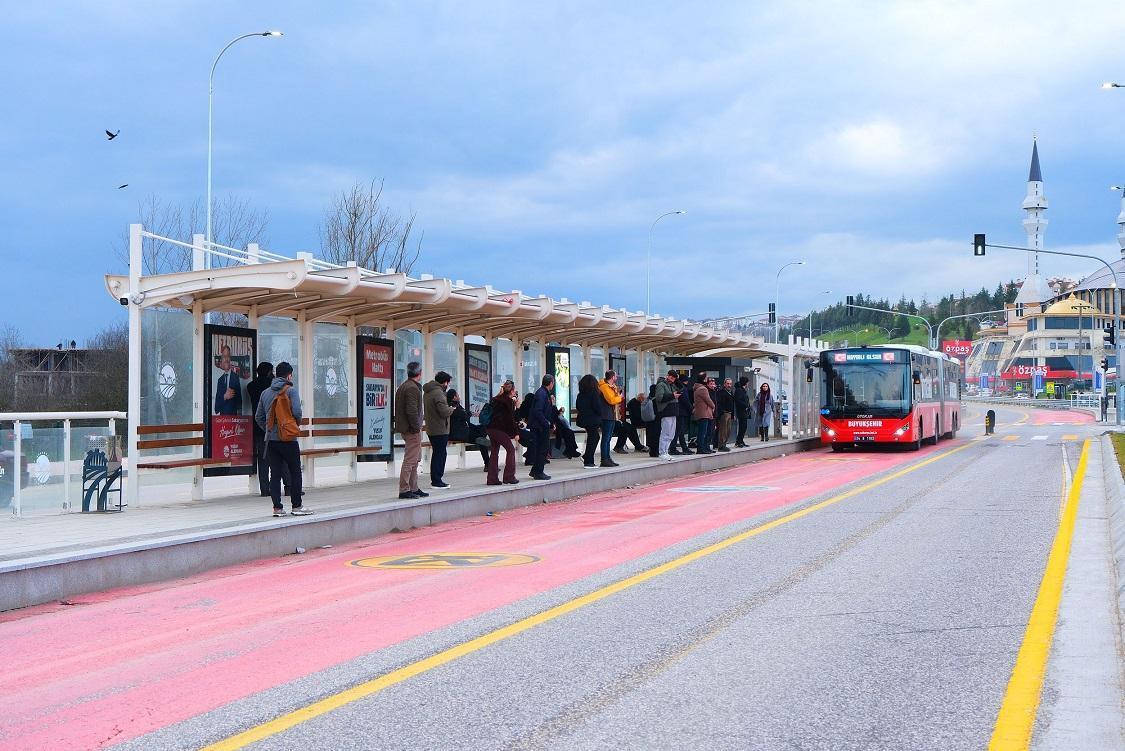 Sakarya metrobüs hattı 1 yılda 3,6 milyon yolcuya ulaştı