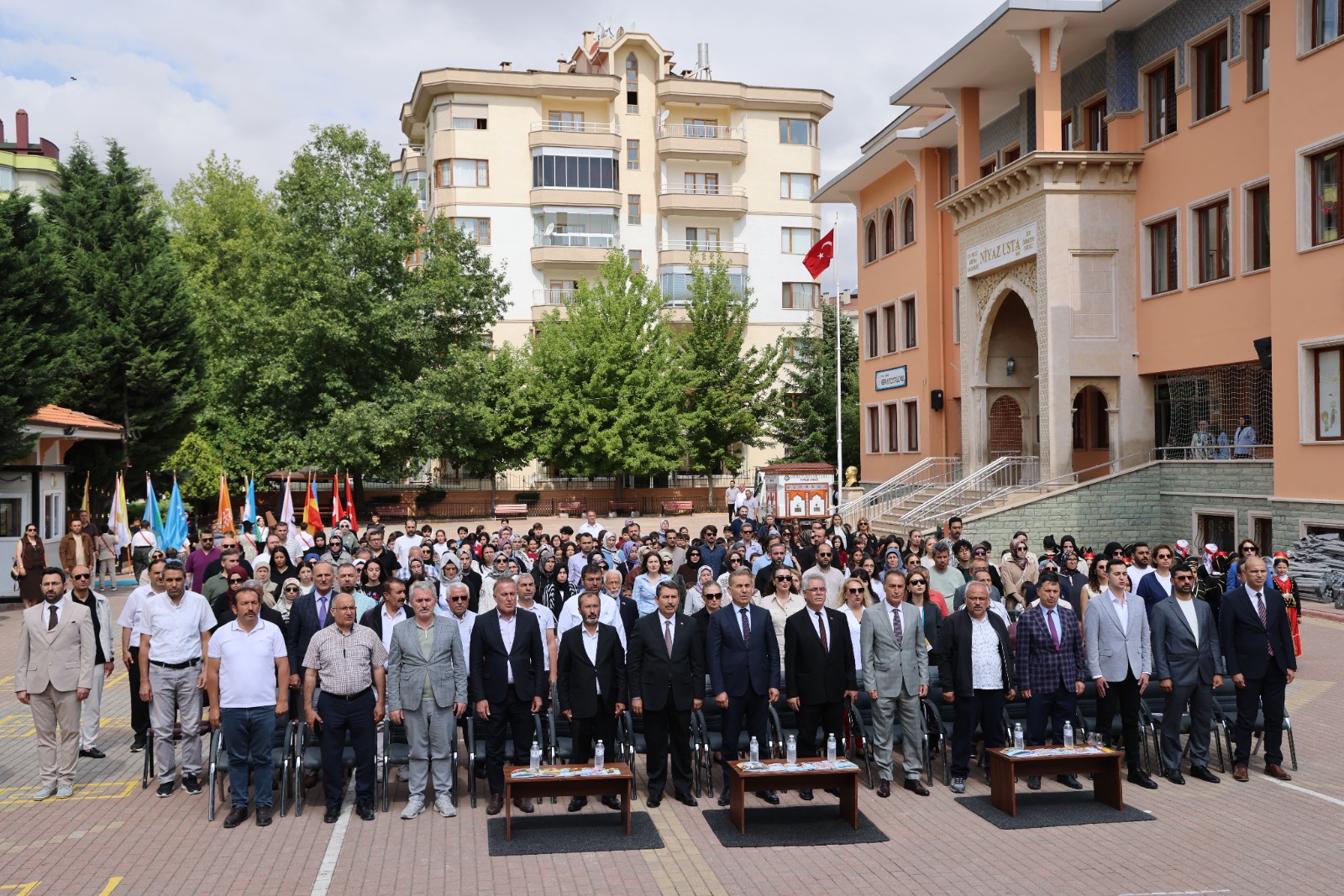 MERAM’DA SAHNE TARİHE DÖNÜŞTÜ: “TARİH YAZAN ÇOCUKLAR” PROJESİ RENKLİ GÖRÜNTÜLERE SAHNE OLDU