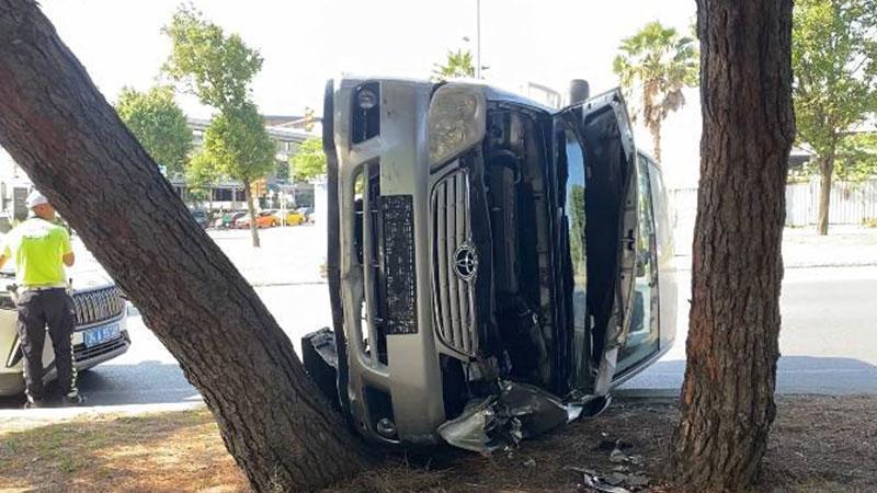 Direksiyon Hakimiyetini Kaybetti, Otomobil Yan Yattı