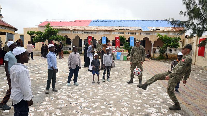 Somali’de Yetim Çocuklara Moral Desteği: Türk Görev Kuvveti Etkinlik Düzenledi