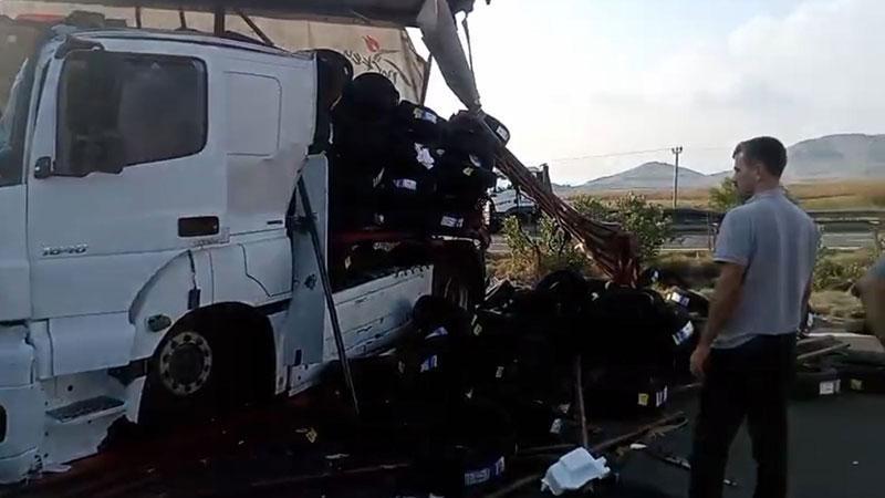 TAG Otoyolu’nda iki TIR çarpıştı: 2 şoför yaralandı