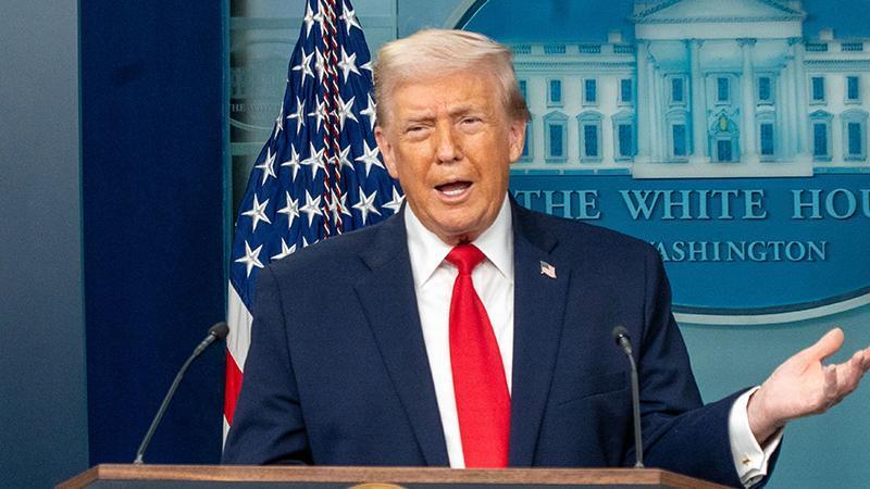 Trump’tan İran açıklaması: “Beyaz bayrağı çekmeleri gerekiyor”