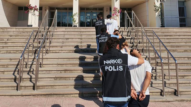 İş Yeri ve Evlerde Arama Yapıldı: Uyuşturucu ve Ruhsatsız Tabanca Ele Geçirildi