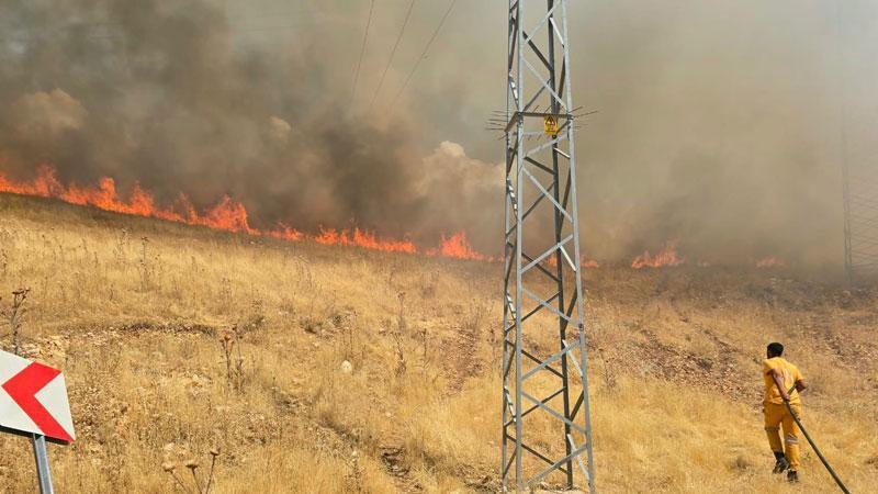 Silvan’da yangın paniği: Ekipler havadan ve karadan müdahale etti