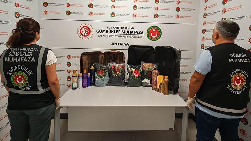 Valizlerden çıkanlar ekipleri şaşkına çevirdi: 70,9 milyon liralık uyuşturucu ele geçirildi
