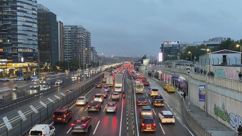 Yağış İstanbul trafiğini vurdu: Yoğunluk yüzde 78’e çıktı
