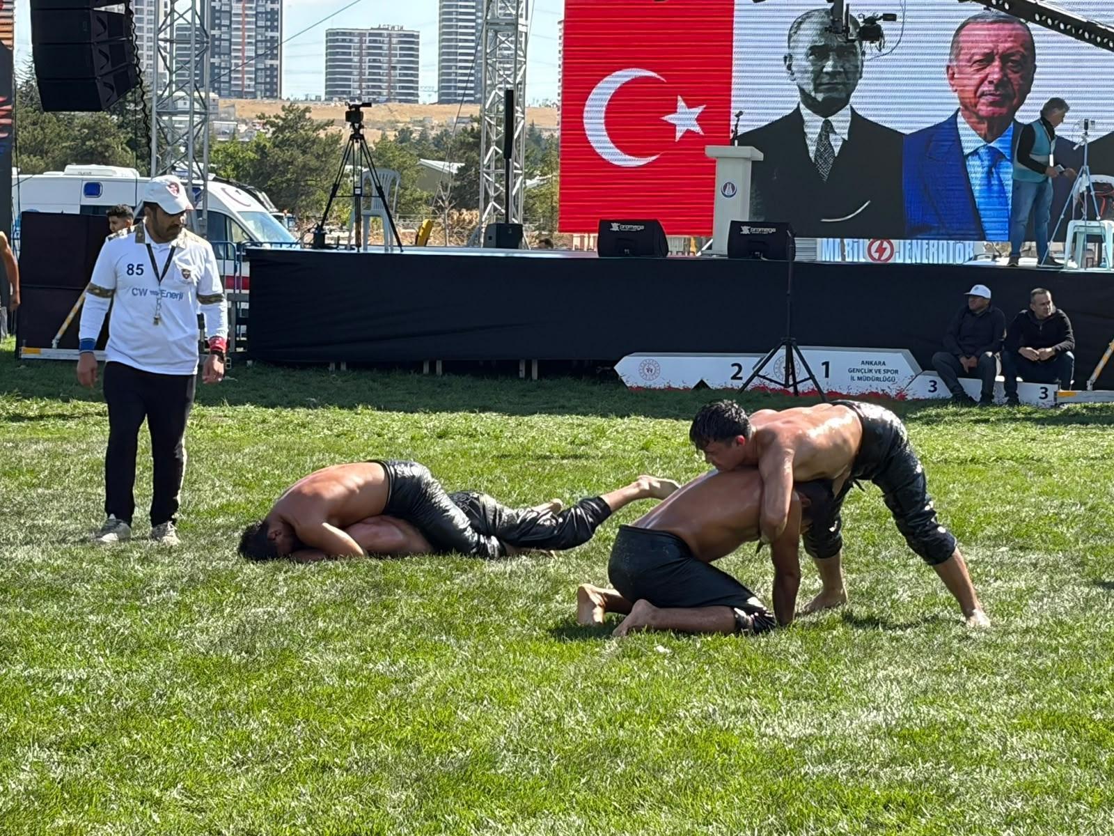 Sincan’da ilk yağlı güreş heyecanı: 500 pehlivan er meydanına çıktı