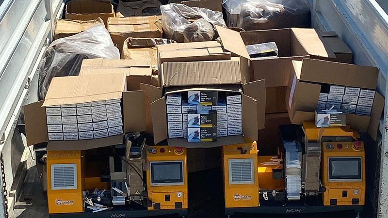 Efeler’de ev ve iş yerlerine operasyon: 138 bin 800 bandrolsüz makaron ele geçirildi