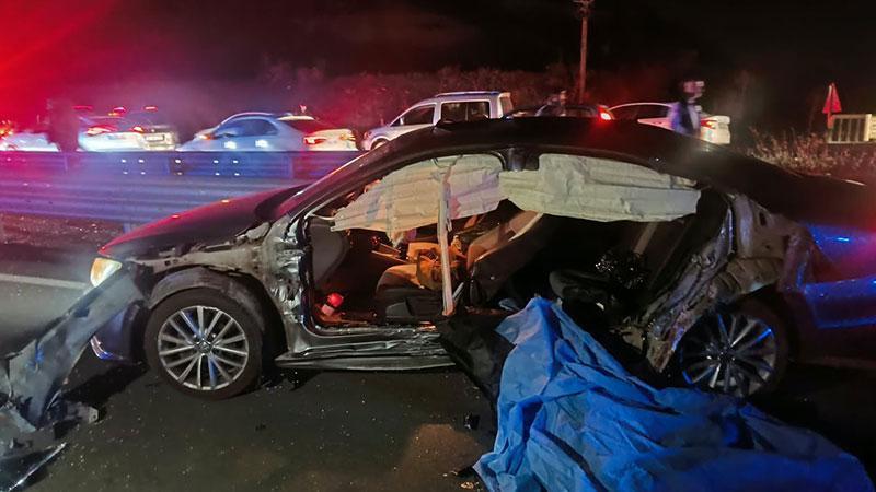 Bingöl’de feci kaza: Otomobil bariyerlere çarptı, 2 kişi öldü
