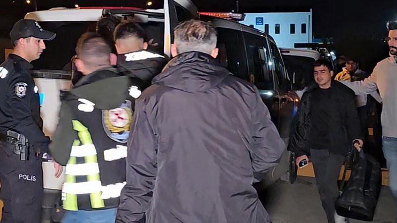Çalıntı İhbarı Üzerine Durdurulan Araçta 7 Düzensiz Göçmen Bulundu