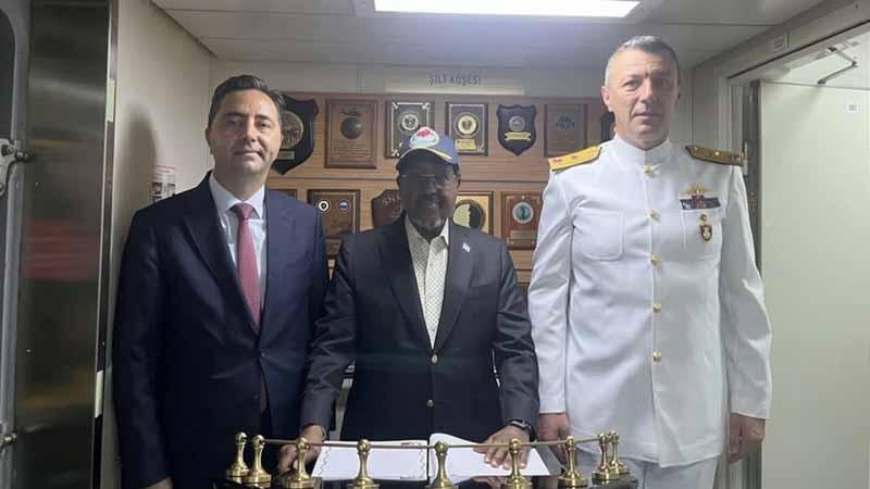 Somali Cumhurbaşkanı Mahmud’dan Türk Deniz Kuvvetleri Unsurlarına Ziyaret